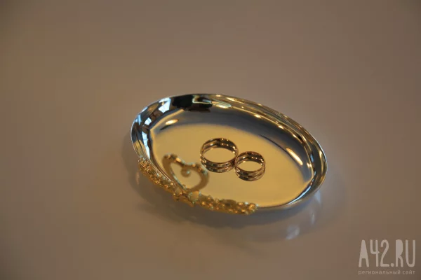 Екатерина Мизулина и певец SHAMAN поженились в Донецке