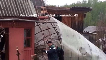 Фото: Кемеровчане сообщили о перевёрнутых ветром «домиках»  2