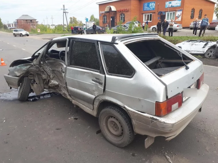 Фото: В Кузбассе в ДТП пострадали четыре человека, в том числе двое детей 2