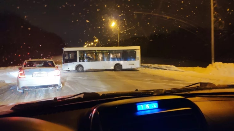 Фото: На выезде из Кемерова произошло массовое ДТП с автобусом 3