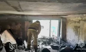 МЧС: в Ивделе из-за сильной захламлённости квартиры, где взорвался газ, площадь пожара составила 80 квадратов