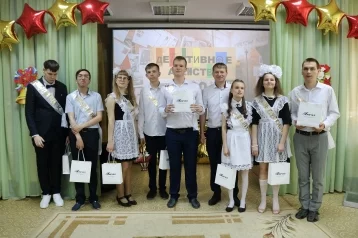 Фото: Сотрудники «Кузбассэнергосбыта» поздравили выпускников подшефной школы 1