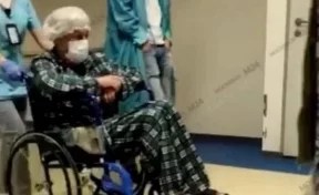 В Сети появились кадры Ефремова в инвалидной коляске