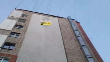 Фото: В центре Кемерова рушится балкон многоэтажного дома 2