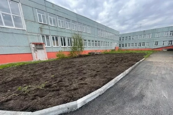 СГК завершила благоустройство территорий у кемеровских школ и детских садов перед началом учебного года