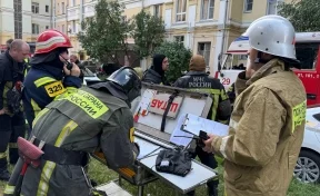 При тушении огня в пятиэтажном доме в Балашихе погиб пожарный