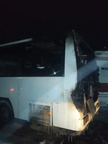 Фото: На вокзале в кузбасском городе вспыхнул автобус 3