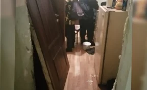 Пришёл выяснить отношения: кузбассовец выбил дверь квартиры соседки