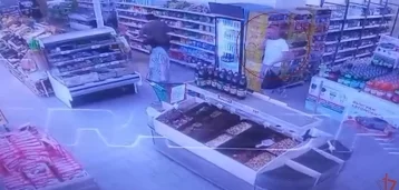 Фото: В Кузбассе мужчина попытался похитить из магазина 2 бутылки водки 1