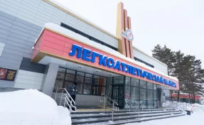 В Кемерове губернатор и мэр приехали на открытие легкоатлетического манежа