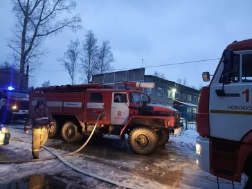 Фото: В Новокузнецке на пожаре в общежитии пострадали 13 человек, в том числе 5 детей 2