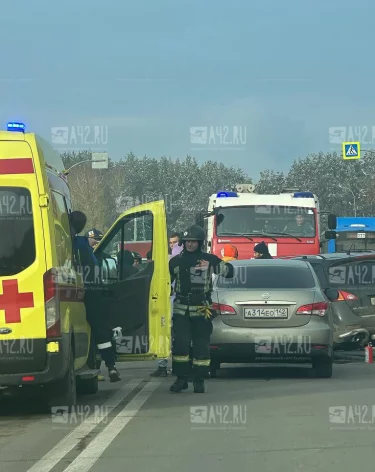 В Кемерове на выезде из кардиоцентра произошло жёсткое ДТП