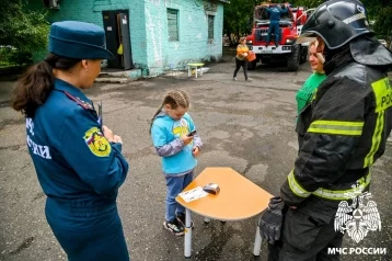 Фото: В кузбасском детсаду сотрудники МЧС провели противопожарную игру 1
