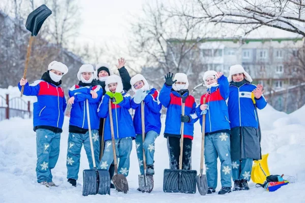 В Кузбассе студенческие отряды за зиму очистили от снега более 300 дворов