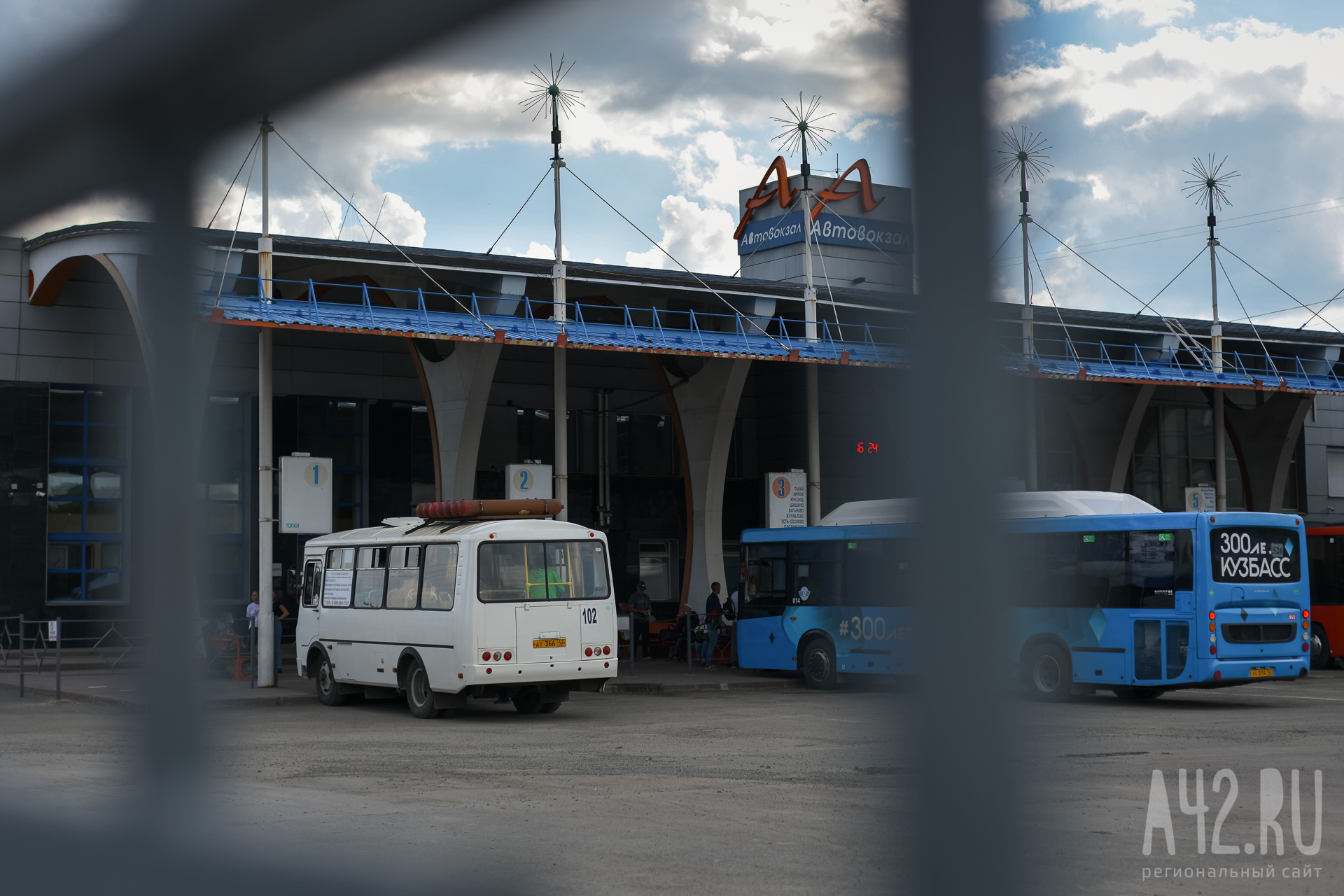 В Кузбассе пьяный житель Томской области устроил дебош в автобусе