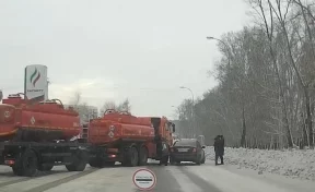 ДТП с бензовозом заблокировало дорогу в Кузбассе
