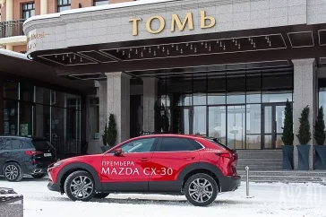 Фото: Новую Mazda CX-30 на день выставили в центре Кемерова  4