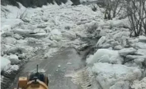 Льдины перекрыли дорогу в Кузбассе