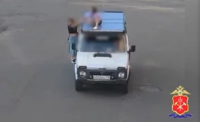 В Кузбассе 11-летний мальчик за рулём «Нивы» катал друзей на крыше машины