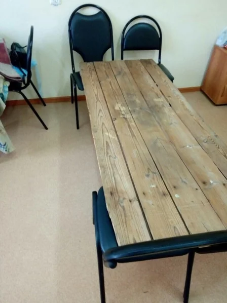 Фото: Дооптимизировались: в больнице Кузнецка пациентов уложили на «кровати» из досок и стульев 2