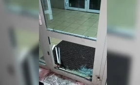 Нетрезвый кузбассовец выбил дверь и незаконно попал в магазин ночью
