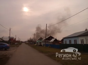 Фото: Крупный пожар в частном доме в Кемеровском районе попал на видео 2