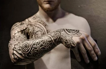 Фото:  Дерматологи рассказали о последствиях татуировок для организма 1