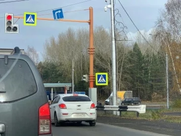 Фото: На въезде в Кемерово на проблемном перекрёстке отремонтировали светофор 1