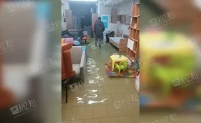 В Кемерове затопило мебельный магазин: вода прибывает шестые сутки