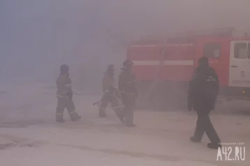 Фото: Недалеко от крупного ТЦ в Кемерове произошёл пожар 1