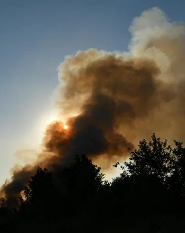 Очевидцы сообщили о мощном пожаре в Мариинске