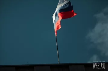 Фото: Депутаты предложили размещать на детсадах и вузах российский флаг  1