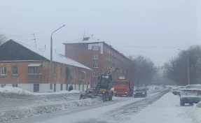 В Кемерове последствия сильного снегопада устраняют 180 человек и 120 единиц техники