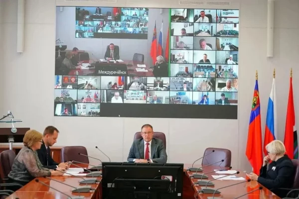 Власти Кузбасса усилят контроль за снабжением школьных автобусов топливом