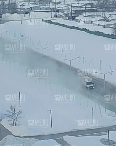 В Кемерове вода затопила новый участок Комсомольского проспекта