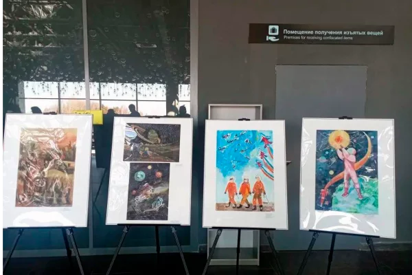 В кемеровском аэропорту открылась космическая выставка