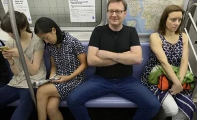 В соцсетях раскритиковали акцию против раздвинутых ног в метро 