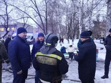 Фото: В Новокузнецке на пожаре в общежитии пострадали 13 человек, в том числе 5 детей 3