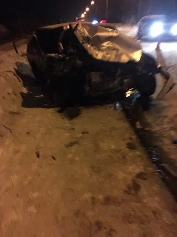Фото: В Кемерове перевернулось такси: есть погибший 2