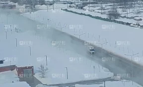 В Кемерове вода затопила новый участок Комсомольского проспекта