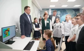 Илья Середюк в кузбасской деревне проверил работу школы после реконструкции