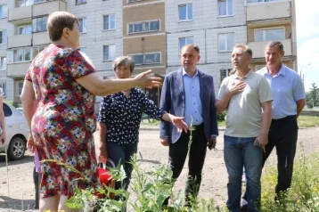 Фото: Илья Середюк встретился с кемеровчанами, которые жаловались на состояние домов 1