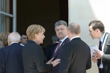 Фото: Тайный разговор Владимира Путина и Петра Порошенко попал в СМИ 1