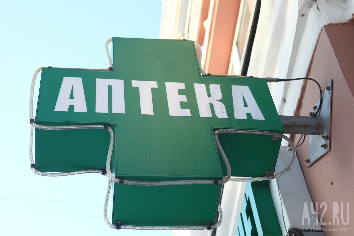 «Собрать аптечку проблемно»: кузбассовцы жалуются на дефицит йода и бинтов в аптеках