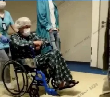 Фото: В Сети появились кадры Ефремова в инвалидной коляске 1