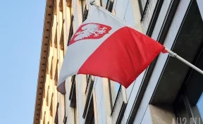 РИА Новости: власти Варшавы и полиция ворвались в школу при российском посольстве, сломав дверь