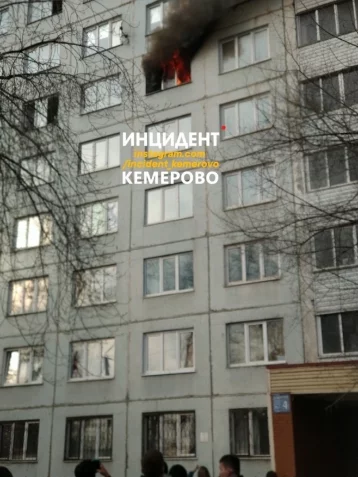 Фото: Два человека пострадали на пожаре в студенческом общежитии в Кемерове 1