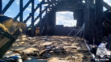 Фото: В Кемерове пожарные спасли трёх детей из горящего дома 1