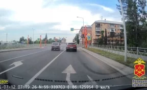 В Кемерове оштрафовали водителя, который разом нарушил три правила