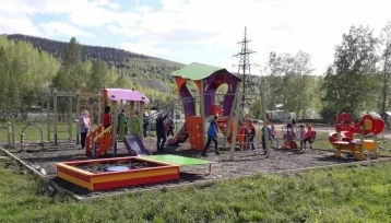 Фото: По просьбам кузбассовцев программу «100 детских площадок» продлят на два года 1